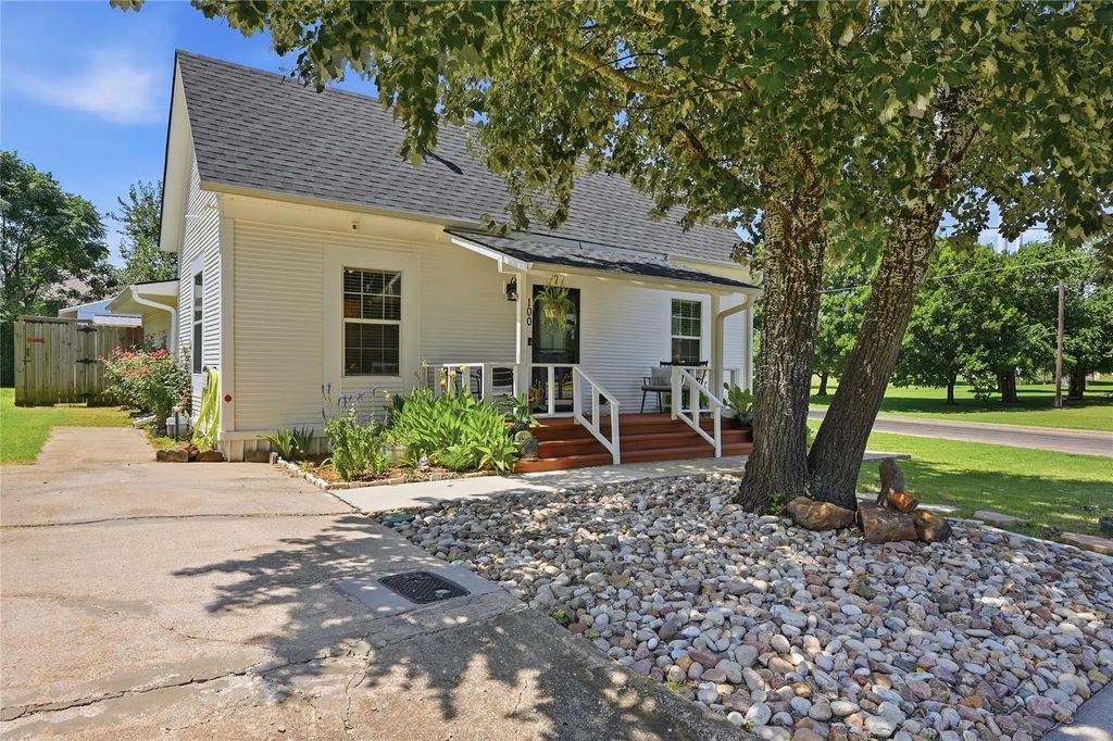 100 Buchanan Street, Whitesboro