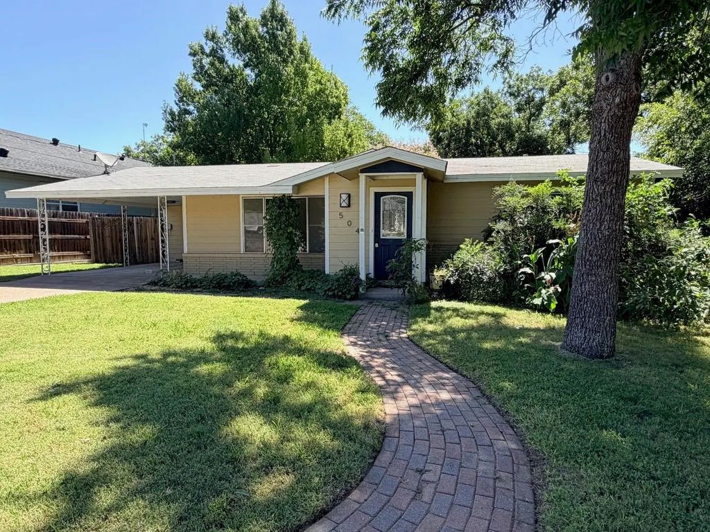 504 N Elm Street, Comanche
