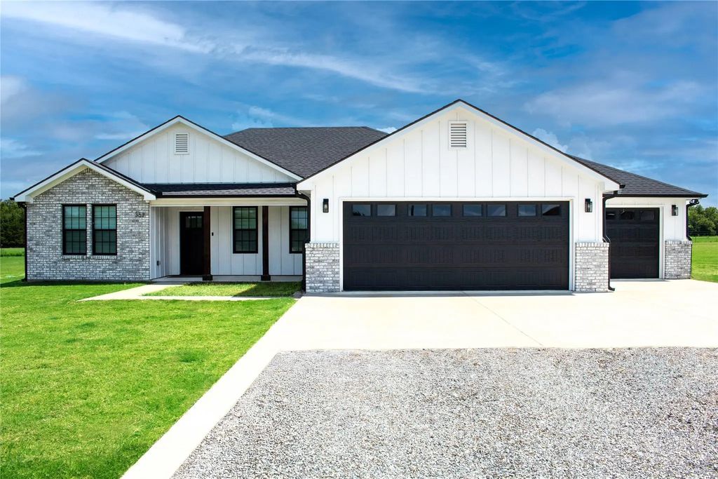 352 Private Road 36009, Honey Grove