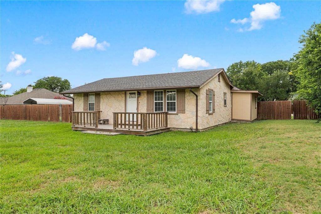 1305 S Robinson Drive, Robinson
