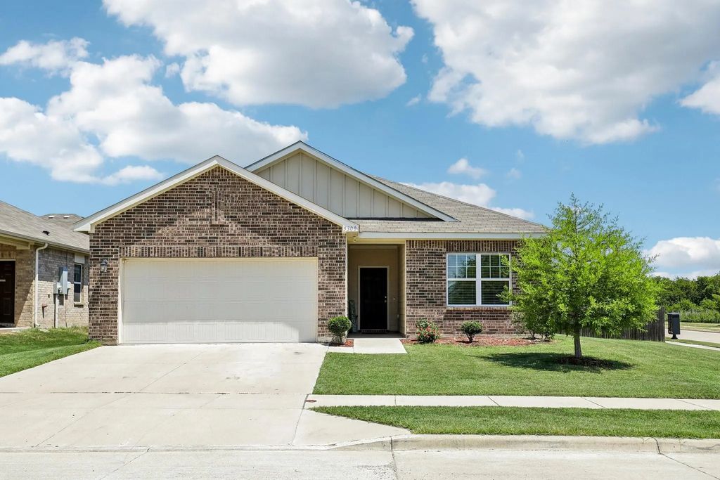 5300 Shady Springs Trail, Fort Worth
