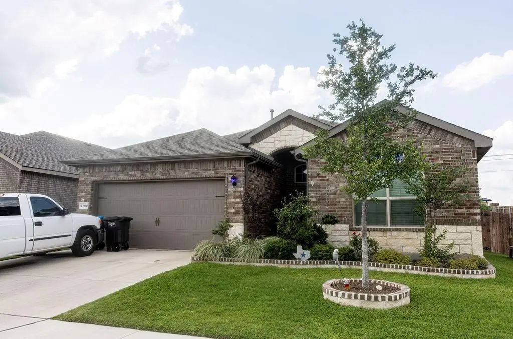 9700 Hickory Knob Drive, Fort Worth