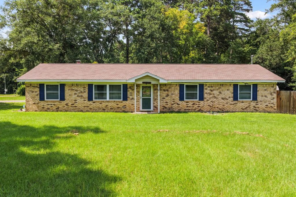 112 Priscilla Lane, Lone Star