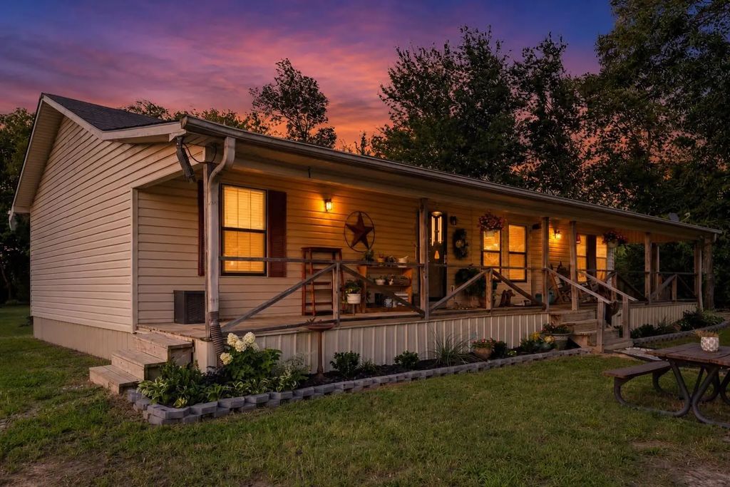 15197 Farm Road 71 E, Sulphur Bluff