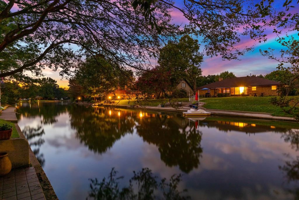 2115 Meadowlake Court, Arlington