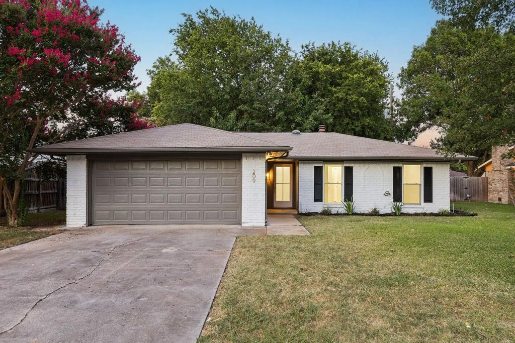 209 Sioux Street, Keller