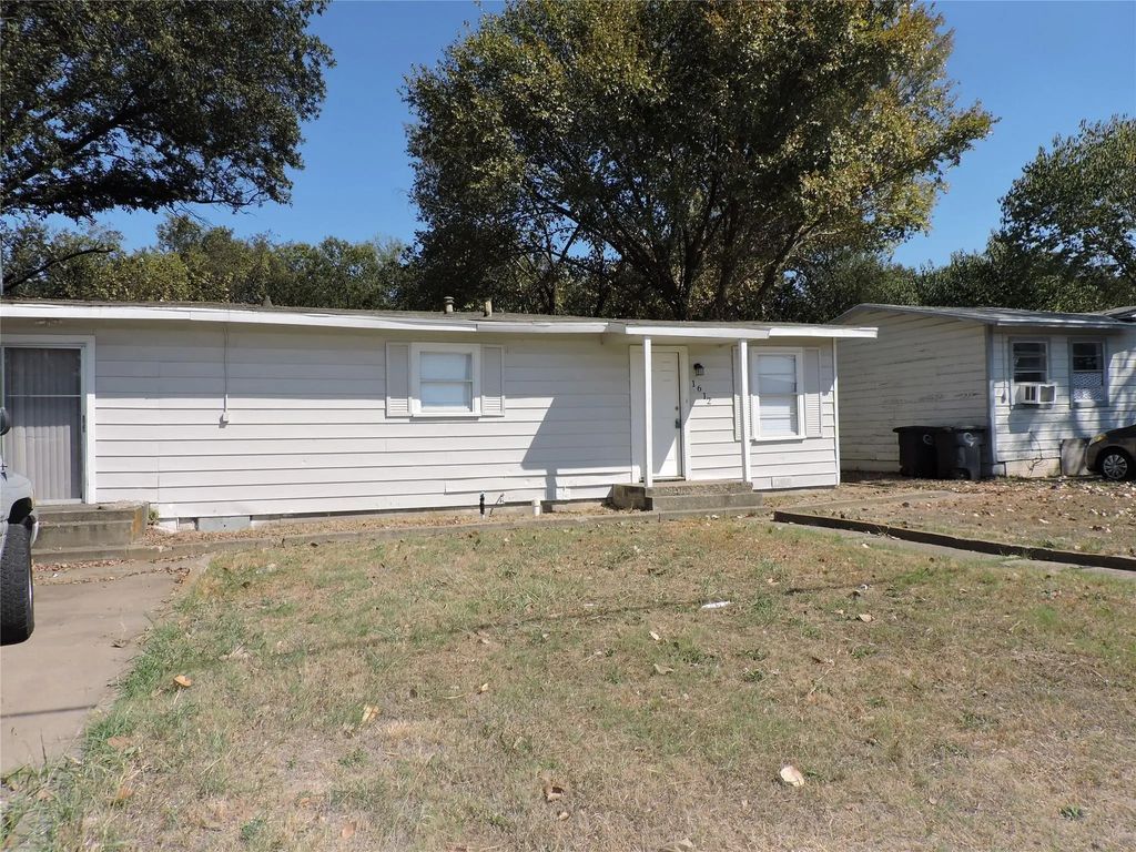 1612 N Anglin Street, Cleburne