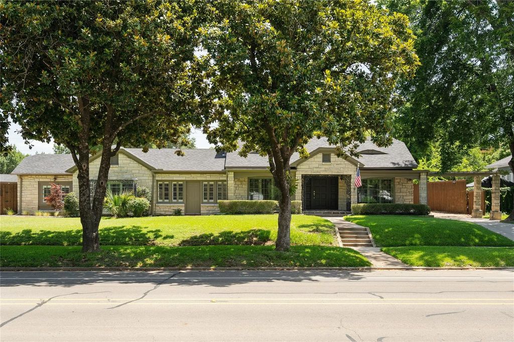 406 E Main Street, Whitesboro
