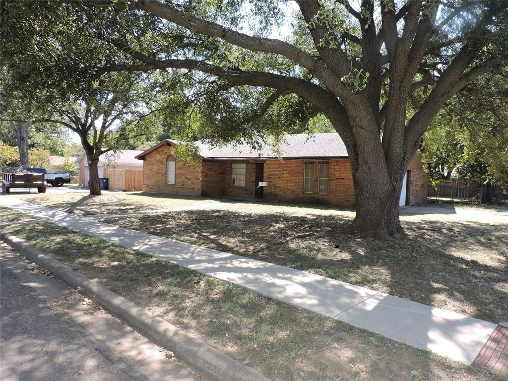 629 Sandra Lane, Burleson
