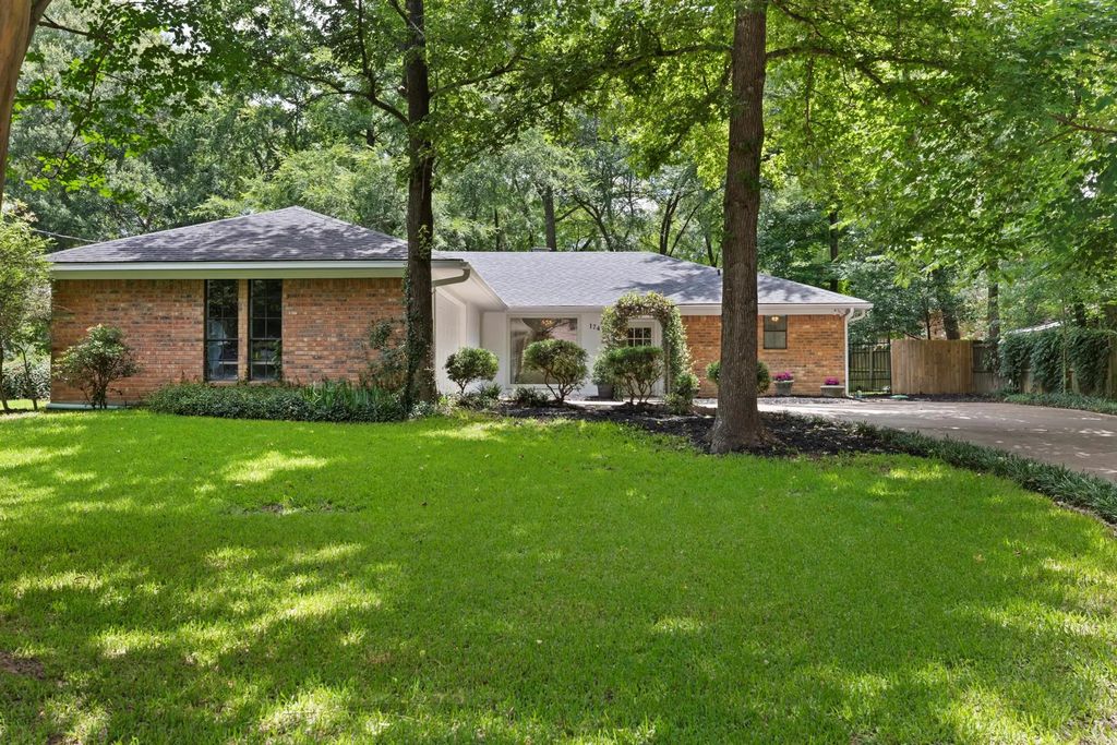 1743 Barbara Court, Hideaway