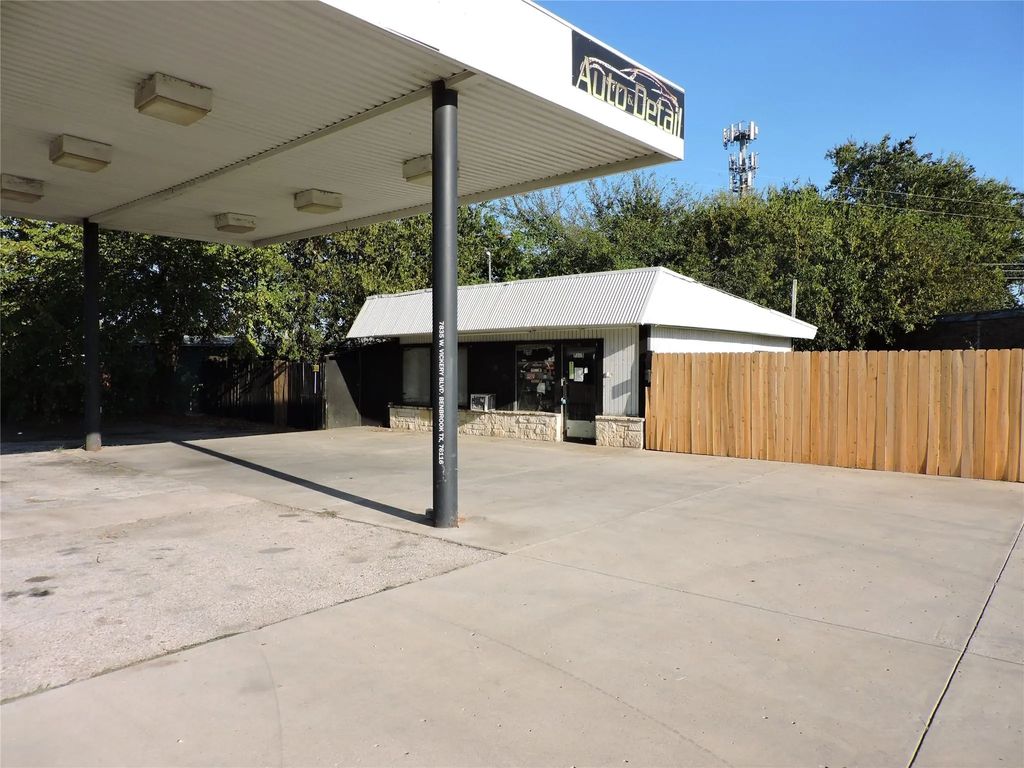7385 W Vickery Boulevard, Benbrook