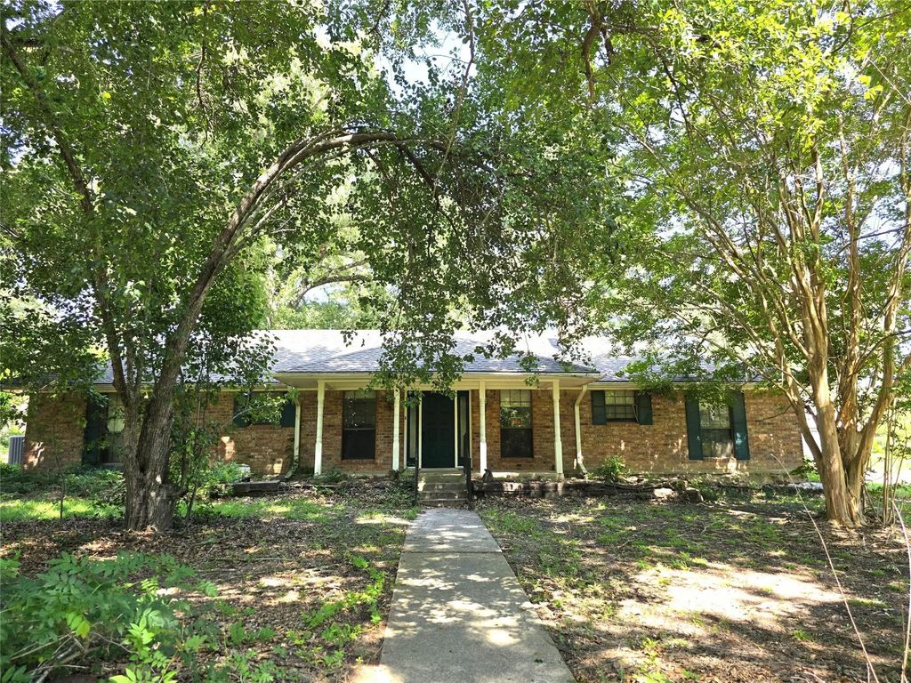 4221 Pine Wood Trail, Larue
