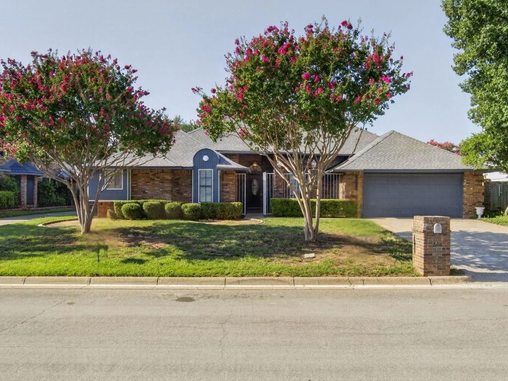 604 Gunnison Drive, Arlington