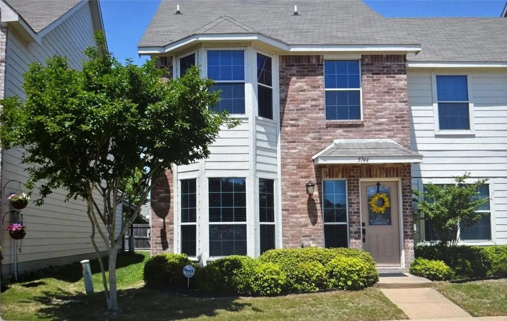 5744 Giddyup Lane, Fort Worth
