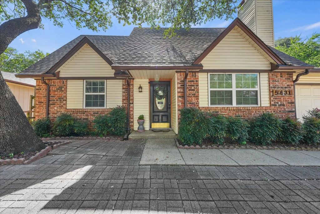 5431 Kings Manor Drive, Lake Dallas