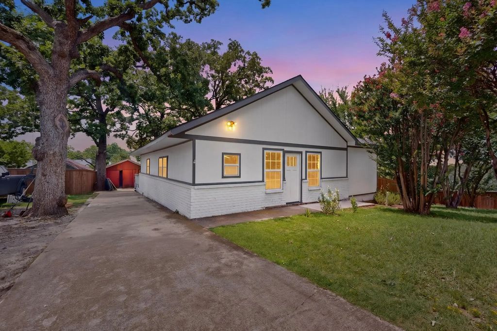 908 W Heron Street, Denison