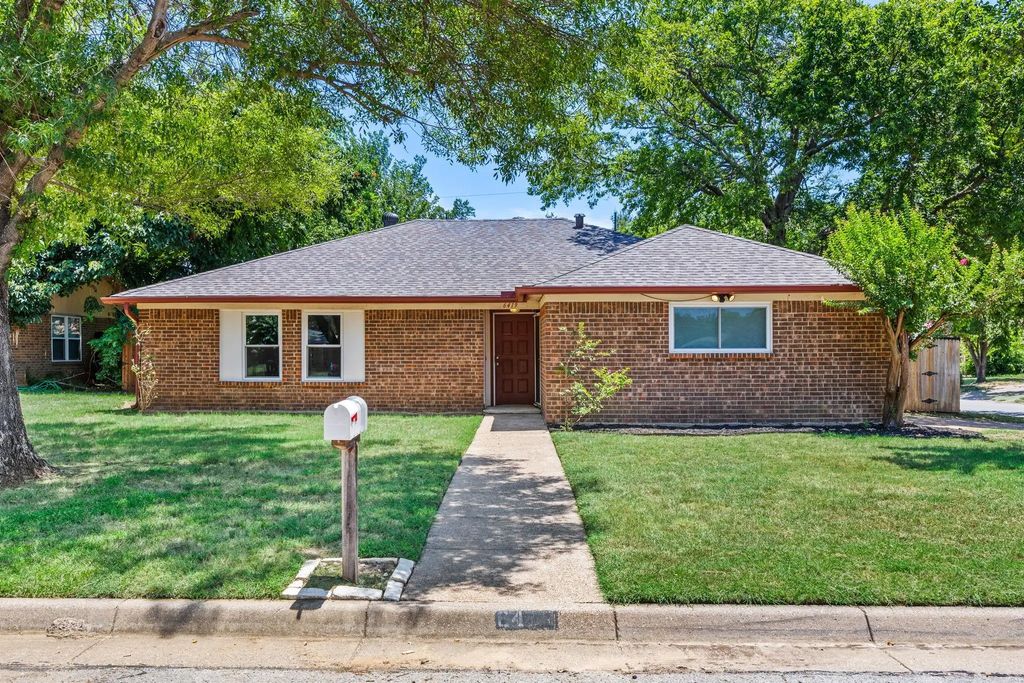 6419 Elm Springs Drive, Arlington