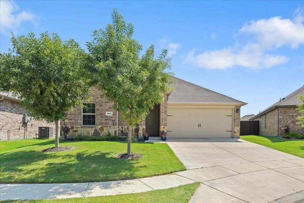 2914 Baldwin Lane, Ennis
