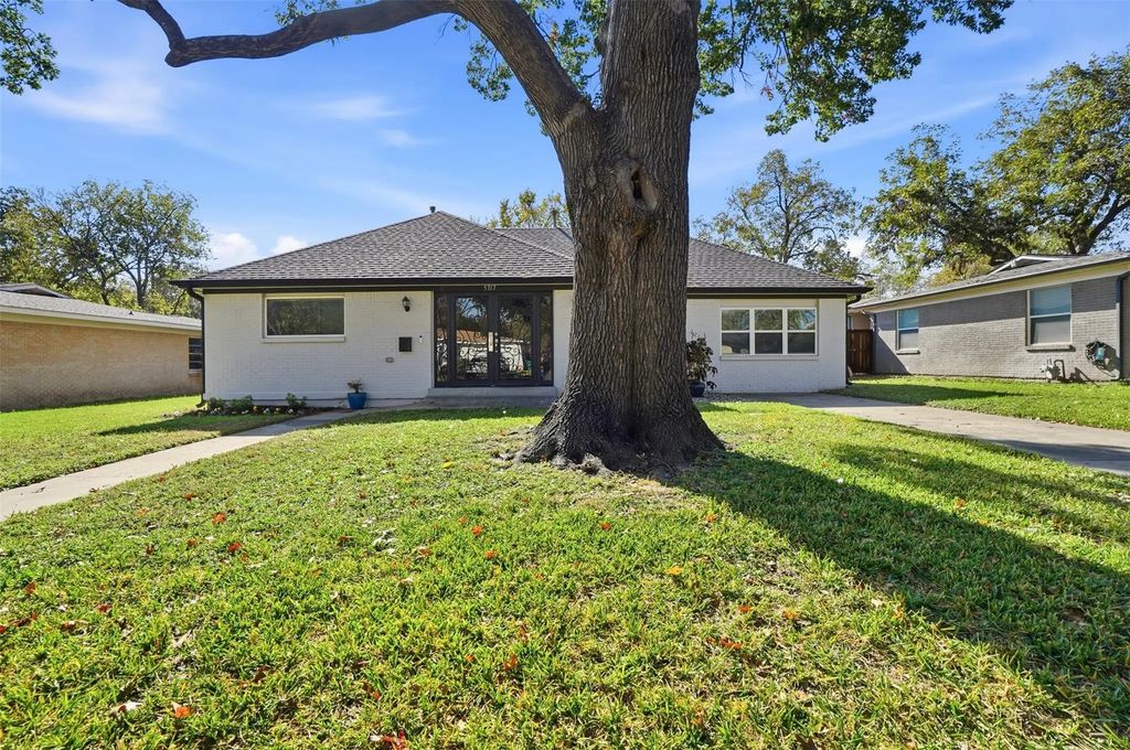 5717 S Wells Circle, Westworth Village