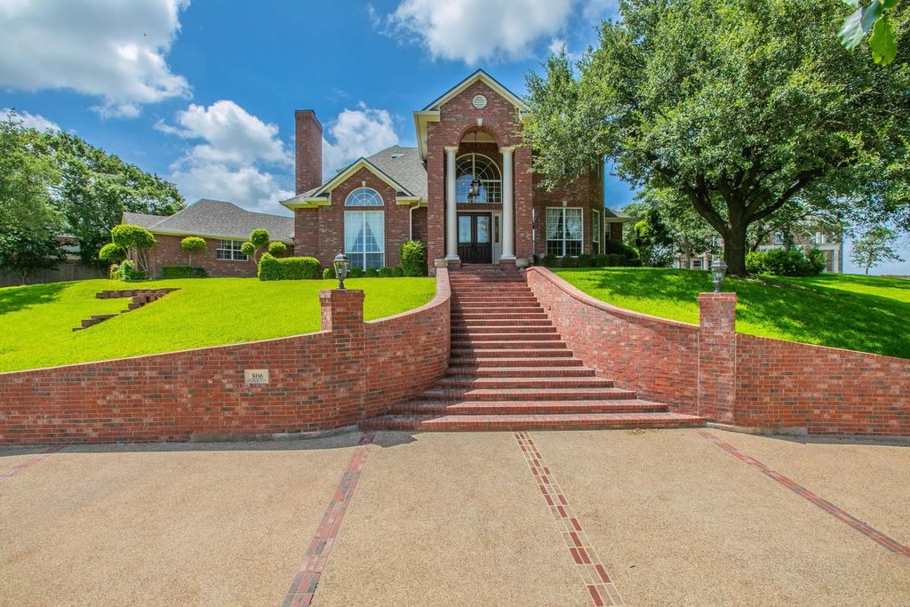 806 Forest Oaks Circle, Woodway