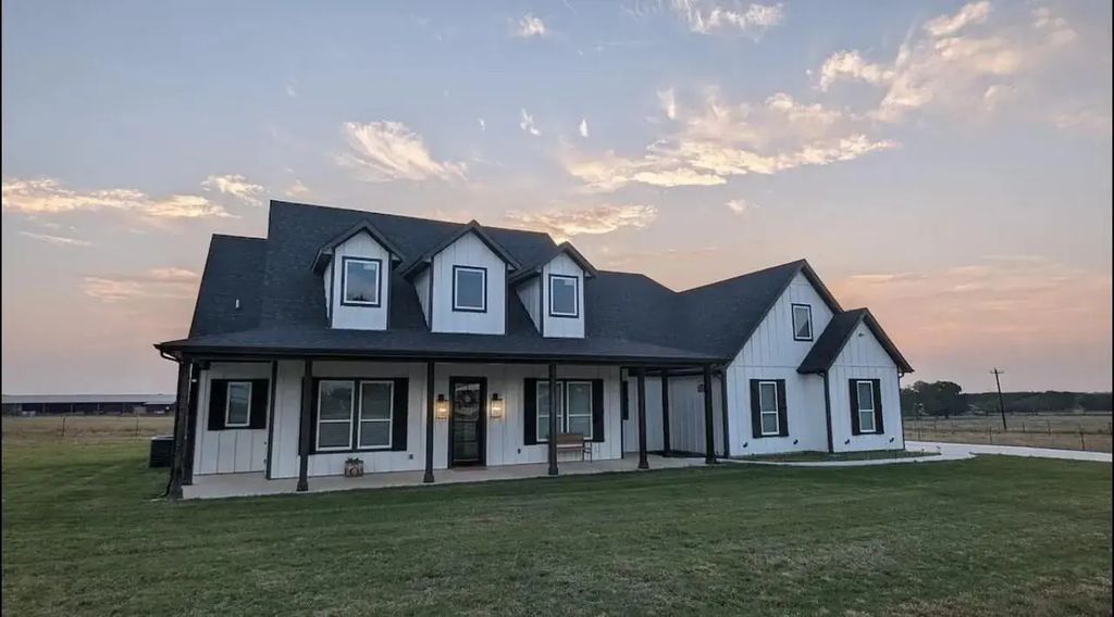 886 County Road 3341, Paradise