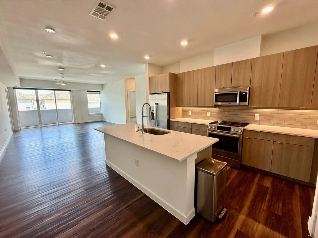 7450 Coronado Avenue 424, Dallas