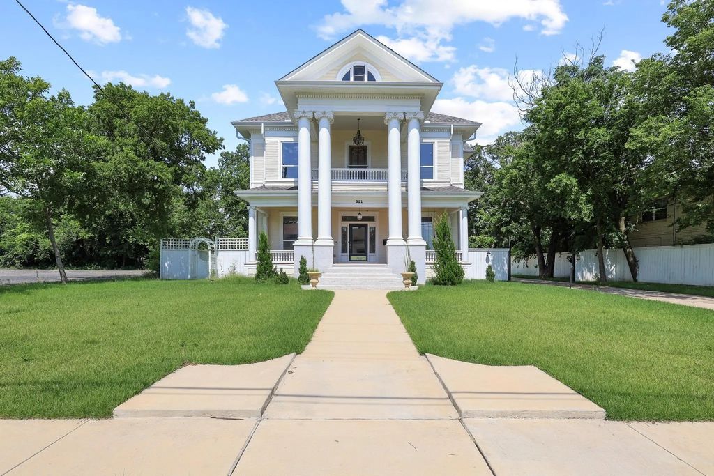 511 Travis Street, Sherman