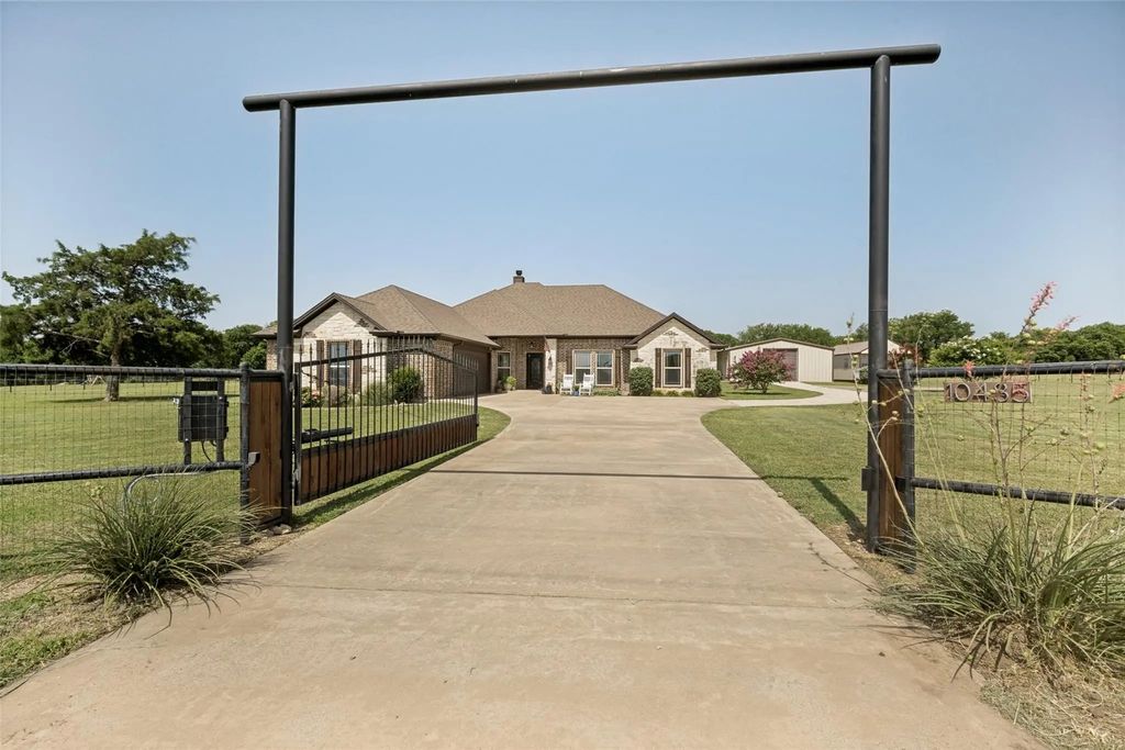10485 Indian Trail, Sanger