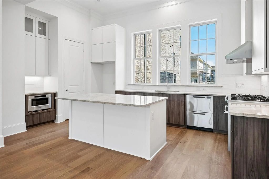 6019 Laurel Lane, Addison