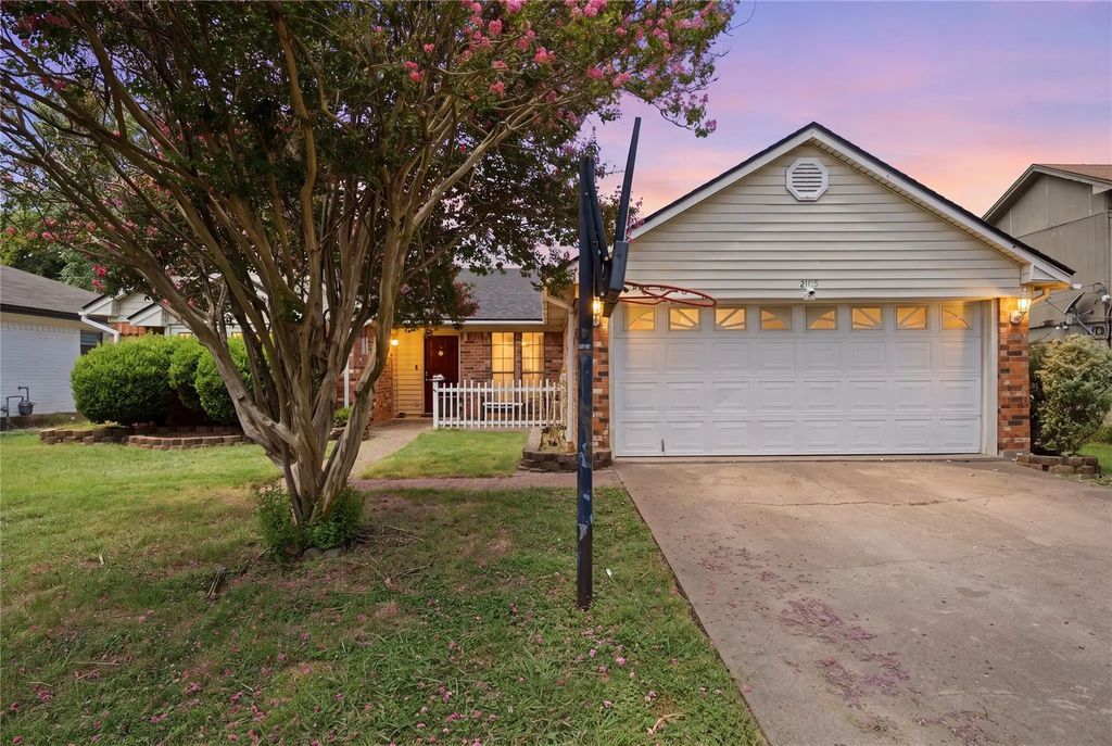 2105 Real Drive, Woodway