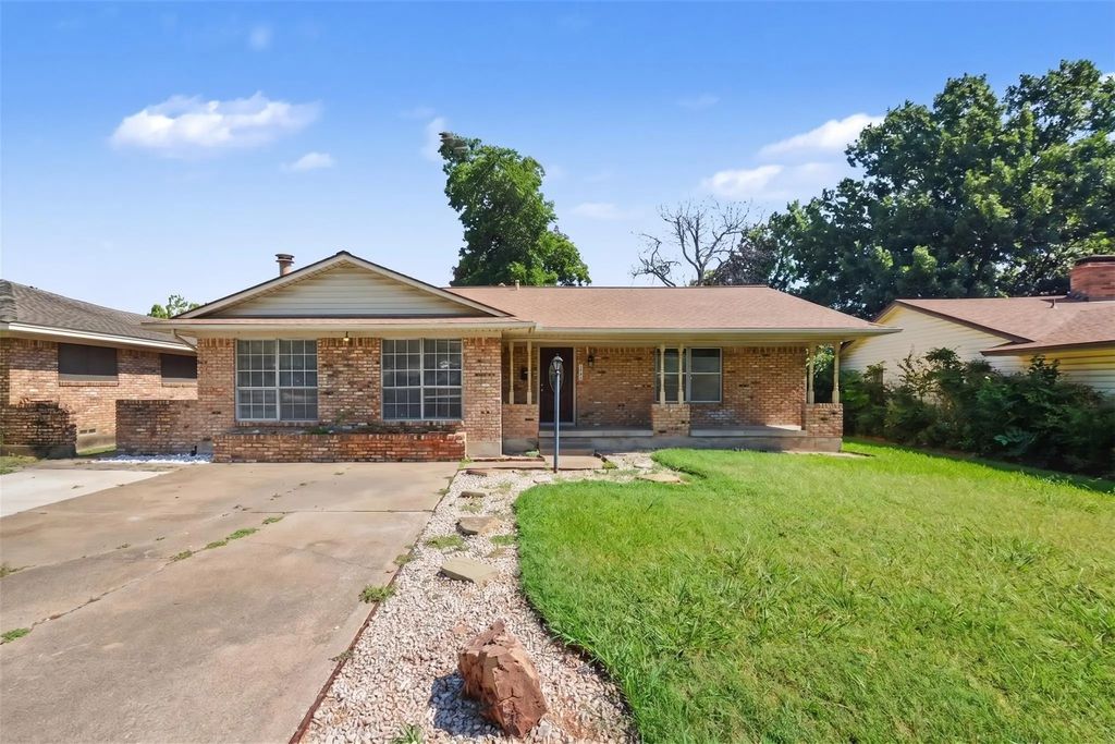 1303 Charleston Drive, Garland