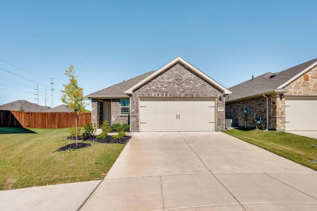 649 Lightheart Lane, Lavon