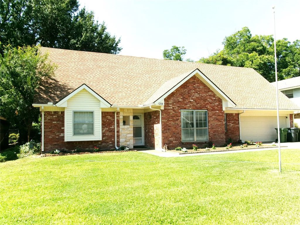 1208 Academy Drive, Arlington