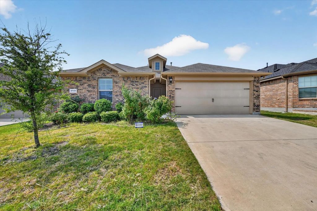 9745 Mint Hill Drive, Fort Worth