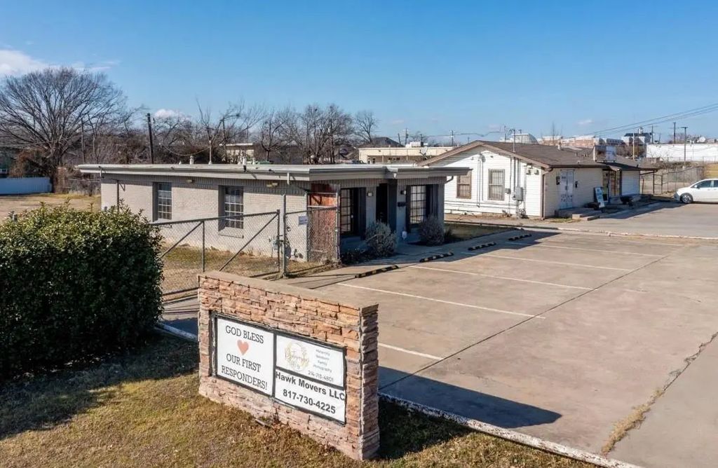 4005 Rufe Snow Drive, North Richland Hills