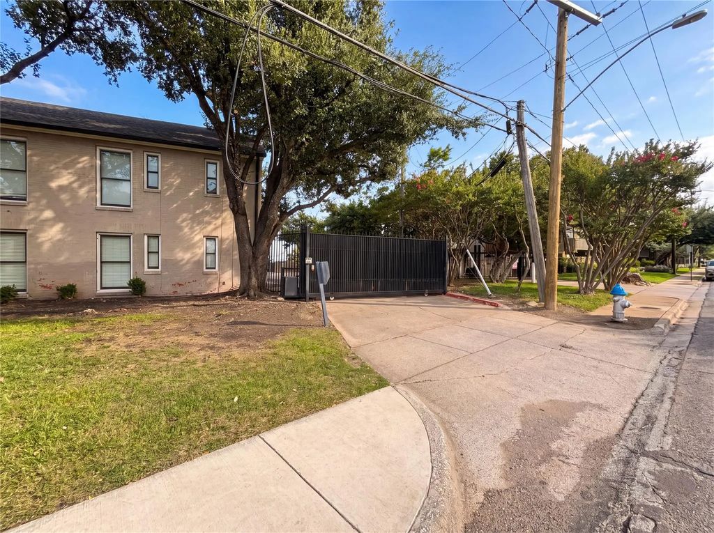 7734 Meadow Road 223, Dallas