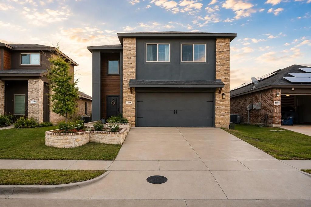 1294 Delmita Drive, Forney