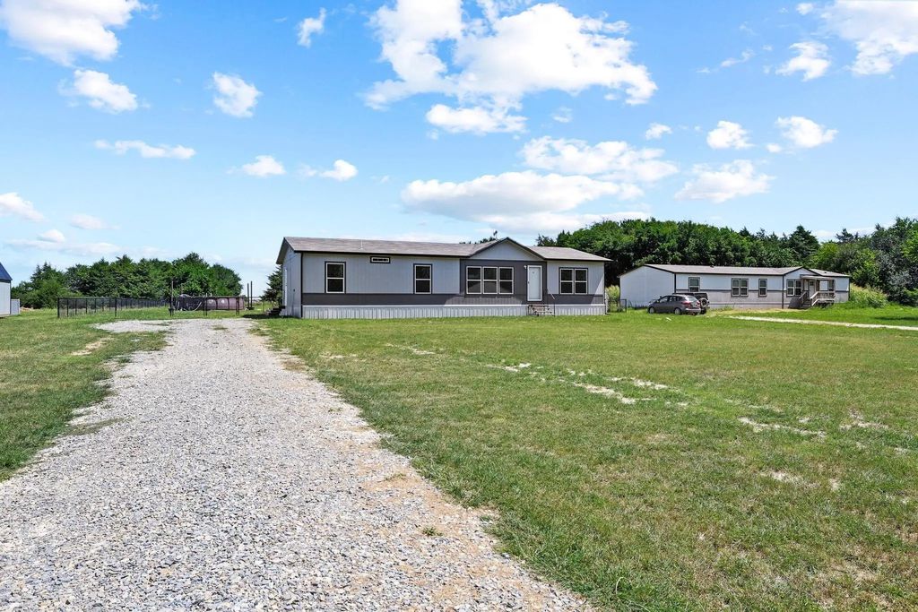 1235 County Road 1400, Ravenna