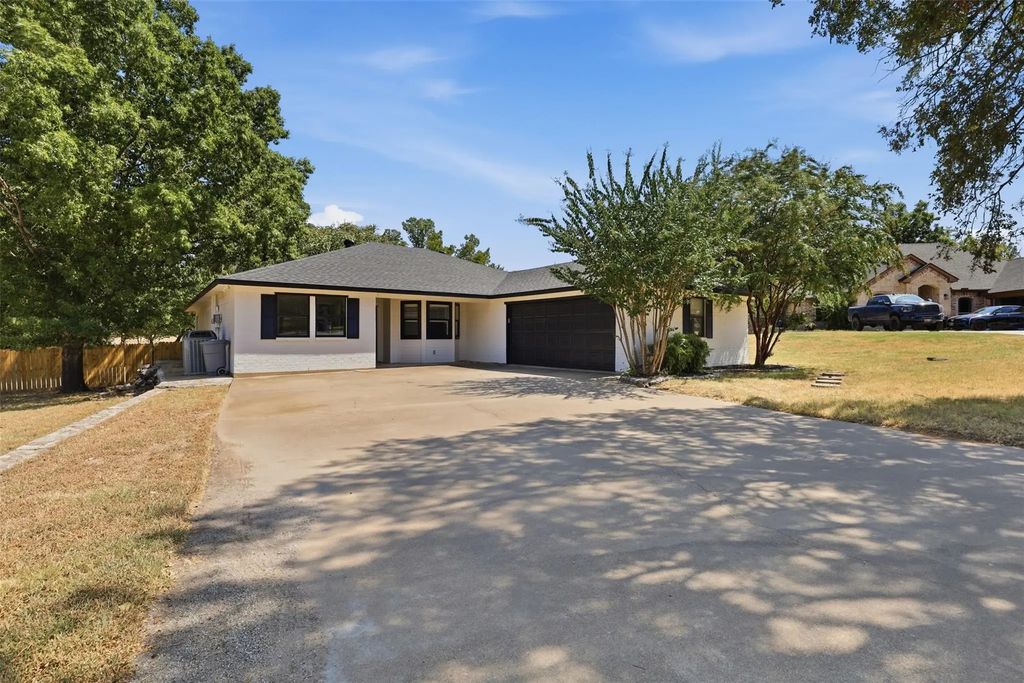 9705 Rosalie Court, Granbury
