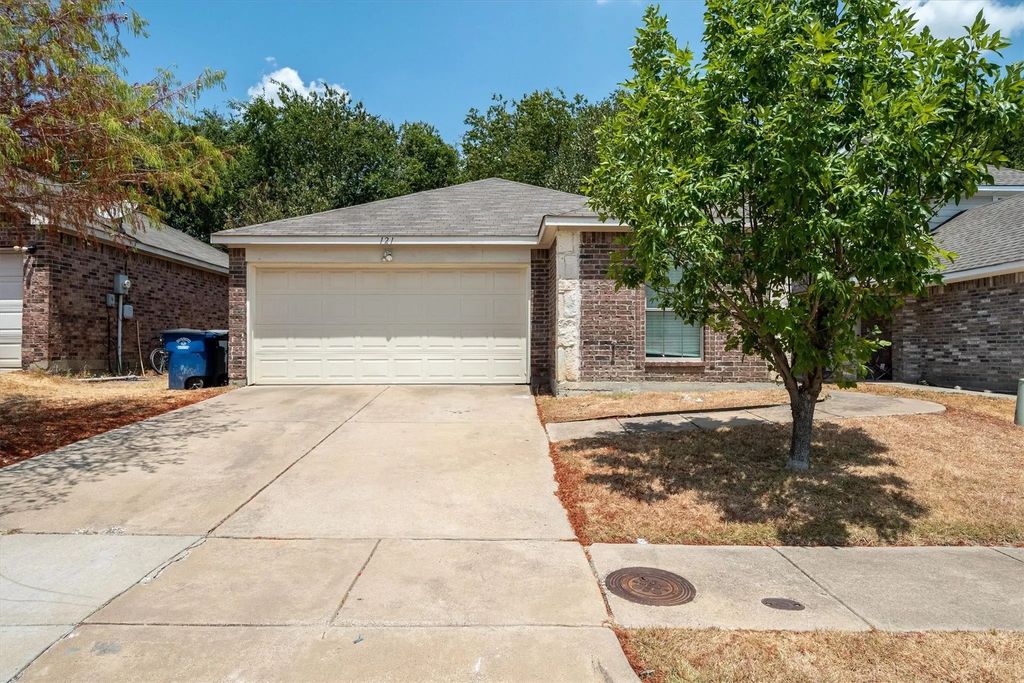 121 Cliff Heights Circle, Dallas