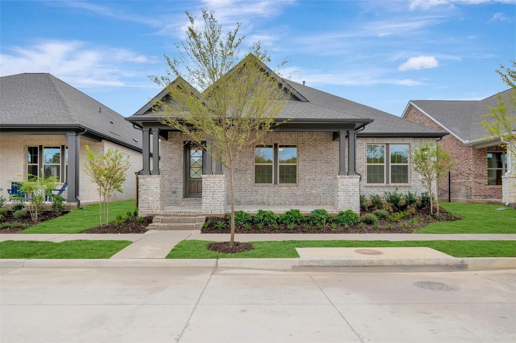 2086 Spotted Fawn Drive, Arlington