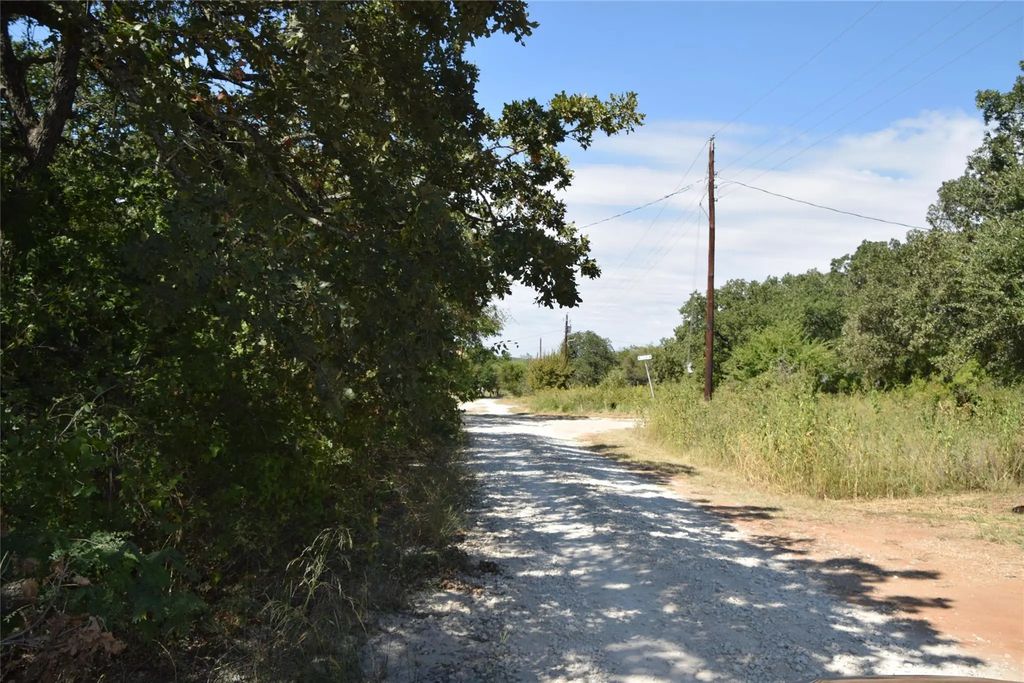 Walnut Road, Nocona
