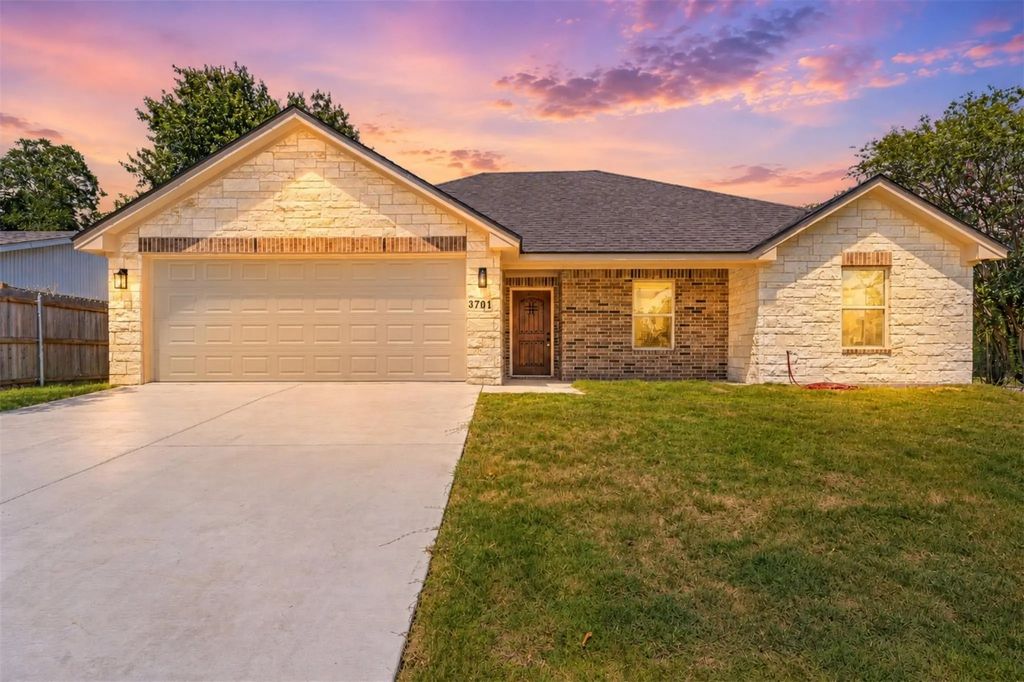 3701 Manor Drive, Waco