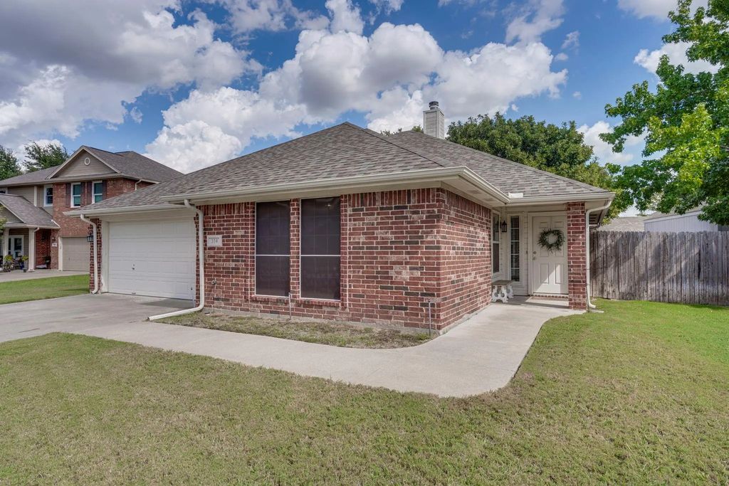 304 Mary Kay Court, Burleson