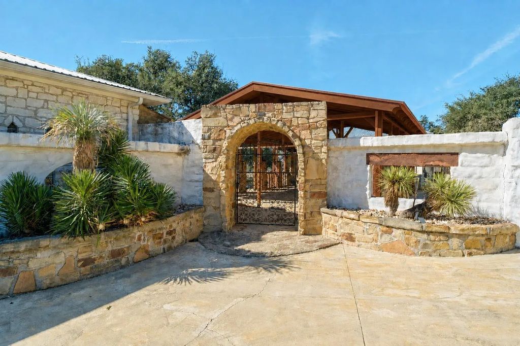 340 Barton Ranch Road, Dripping Springs