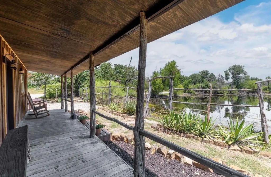 3296 Campbell Trail, Early