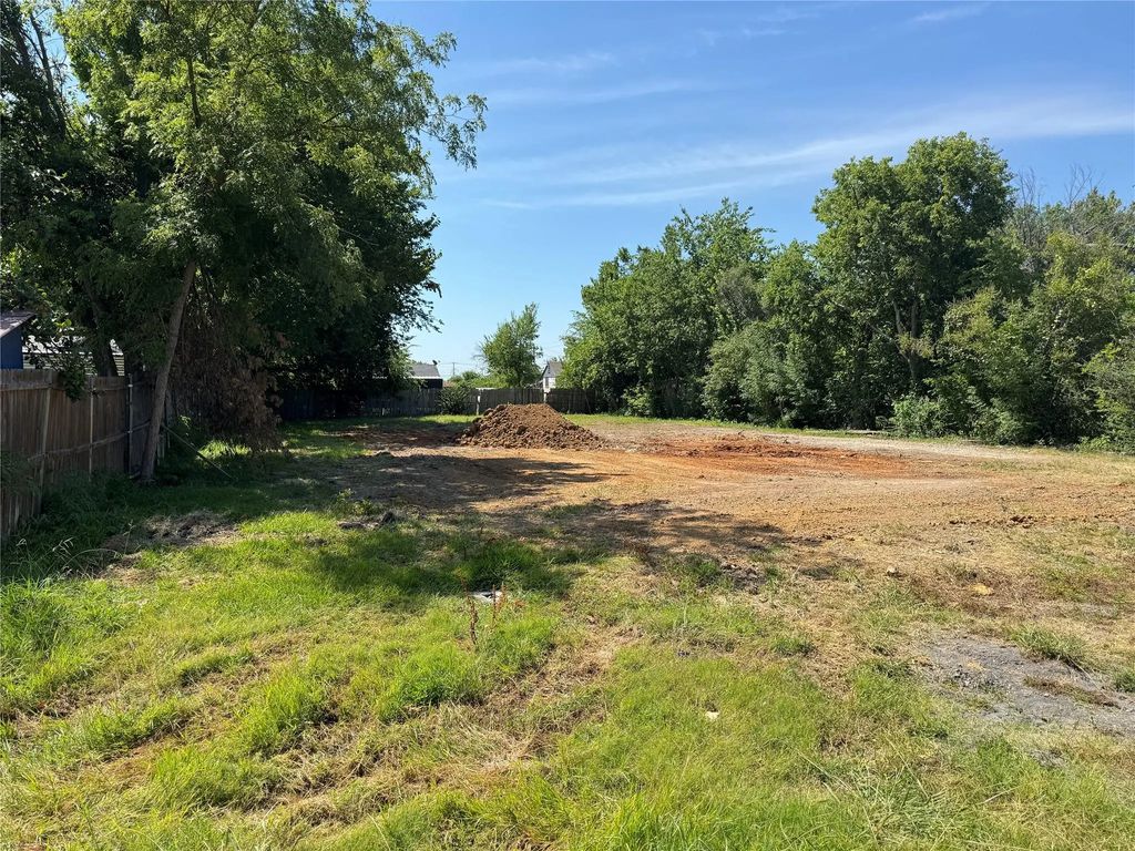 308 Oak Street, Forney