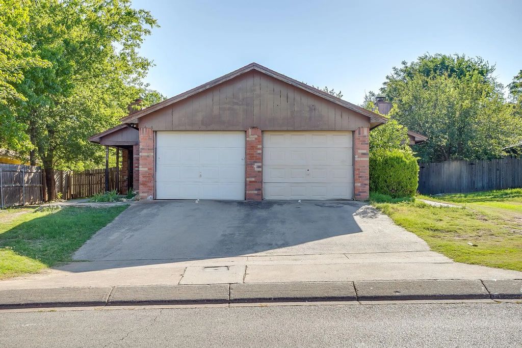 6725 Glenbrook Lane, Fort Worth