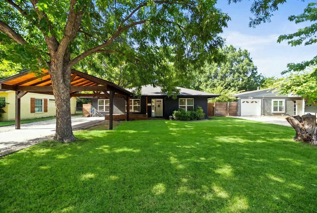702 Crescent Street, Denton