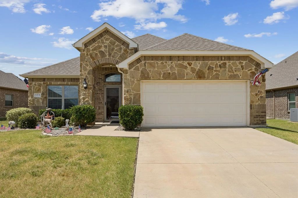 333 Pecos Drive, Crandall